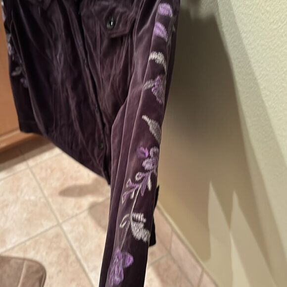 Style and Co woman's deep purple velvety coat or shirt w gorgeous flower detail - Picture 6 of 15